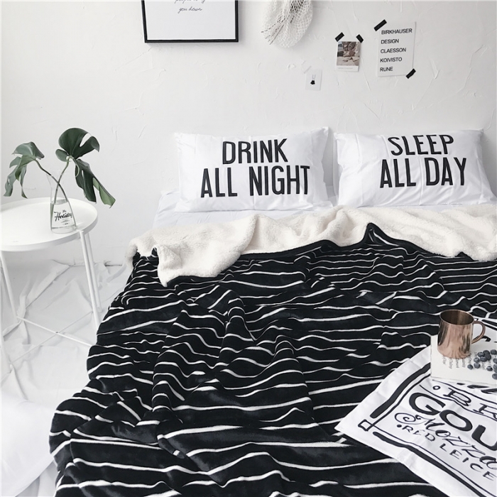 91家纺网 家纺一手货源 找家纺 2017新款爆款羊羔绒毯细黑线条