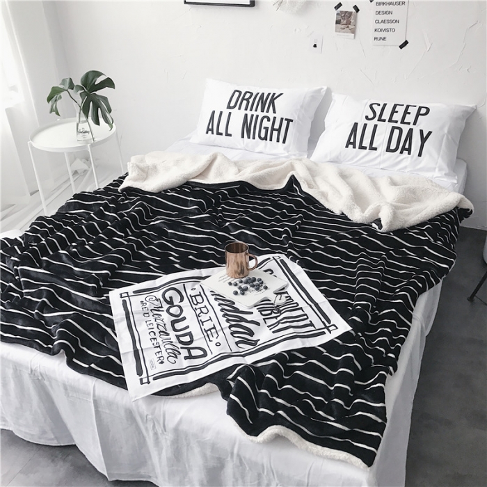 91家纺网 家纺一手货源 找家纺 2017新款爆款羊羔绒毯细黑线条