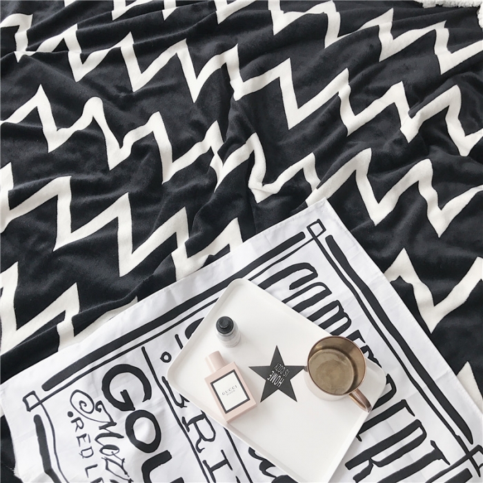 91家纺网 家纺一手货源 找家纺 2017新款爆款羊羔绒毯小波浪