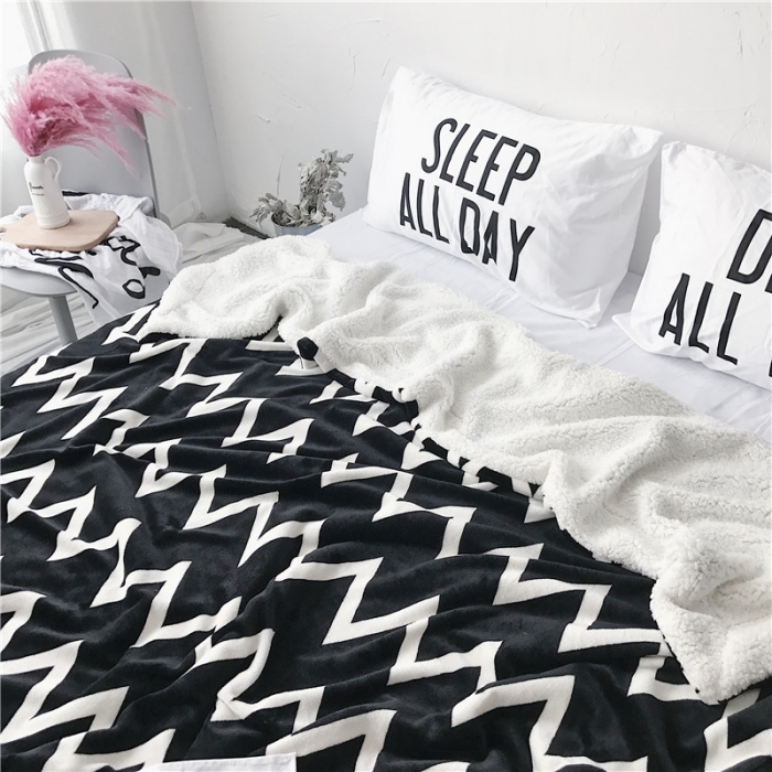 91家纺网 家纺一手货源 找家纺 2017新款爆款羊羔绒毯小波浪