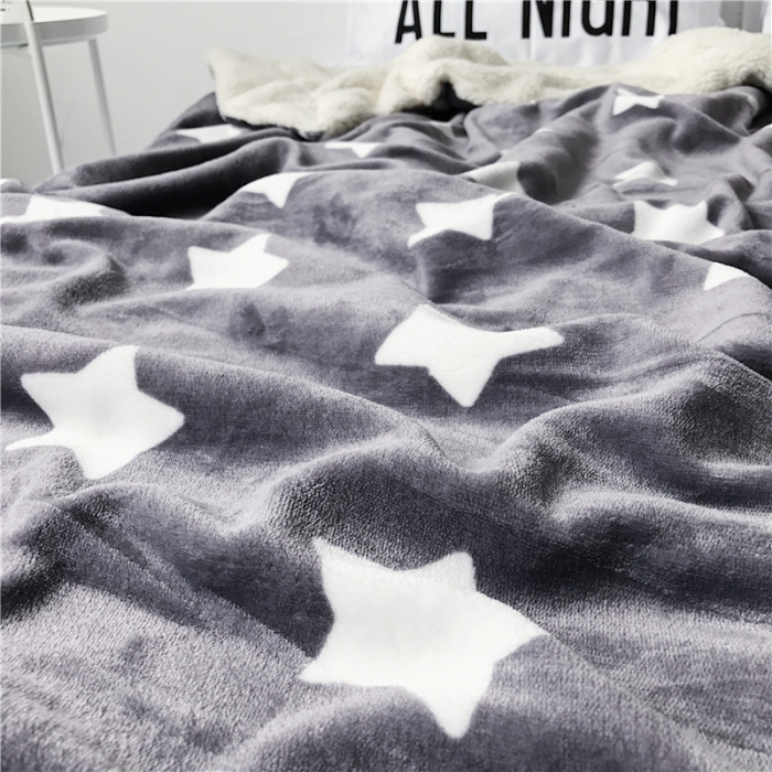 91家纺网 家纺一手货源 找家纺 2017新款爆款羊羔绒毯小星星