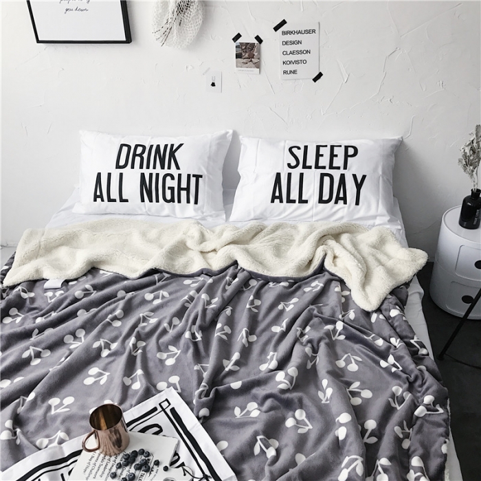 91家纺网 家纺一手货源 找家纺 2017新款爆款羊羔绒毯小樱桃