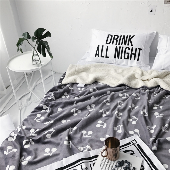 91家纺网 家纺一手货源 找家纺 2017新款爆款羊羔绒毯小樱桃