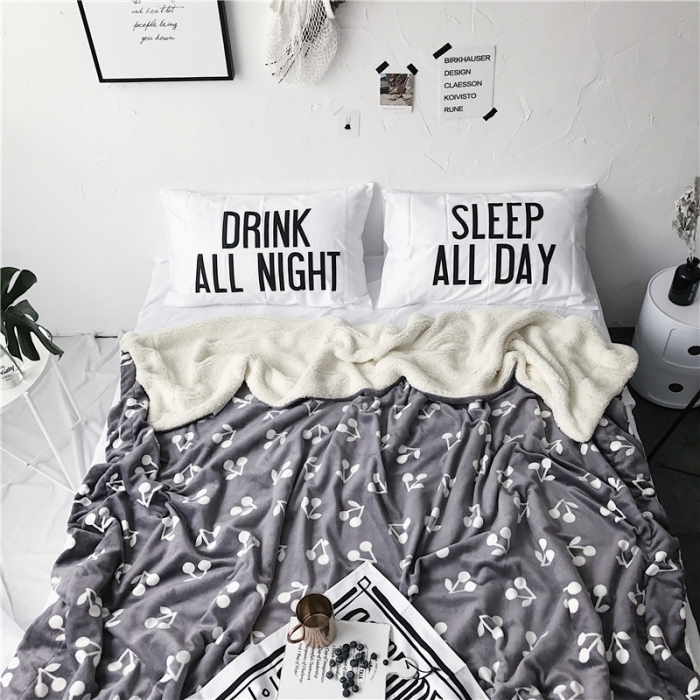 91家纺网 家纺一手货源 找家纺 2017新款爆款羊羔绒毯小樱桃