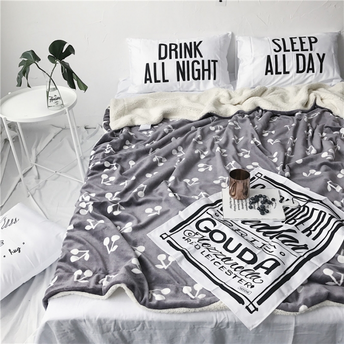 91家纺网 家纺一手货源 找家纺 2017新款爆款羊羔绒毯小樱桃