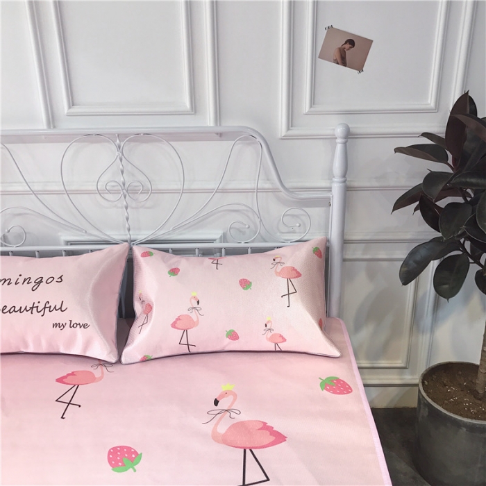 91家纺网 家纺一手货源 找家纺 昔可家纺 爆款冰丝席 草莓火鸟粉