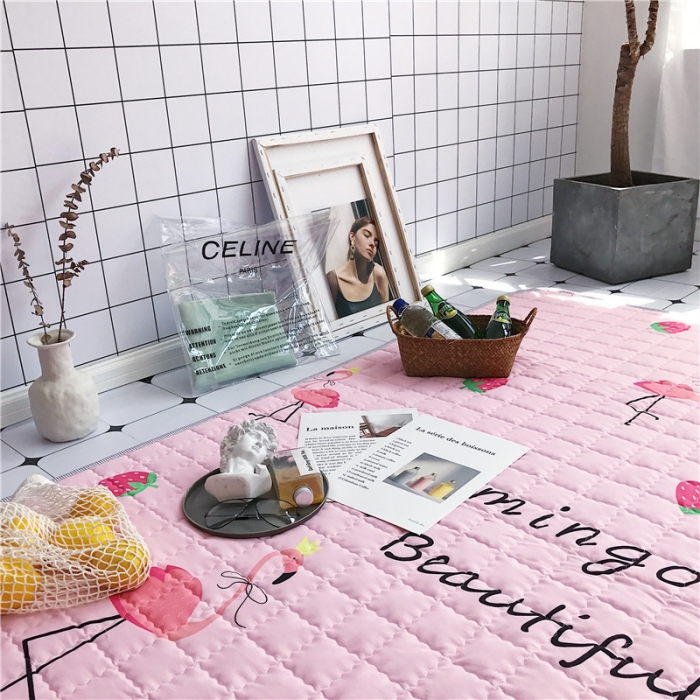 91家纺网 家纺一手货源 找家纺 昔可家纺 2018新款野餐垫 草莓火鸟