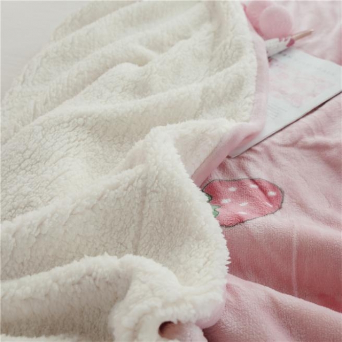 91家纺网 家纺一手货源 找家纺 昔可家纺 2018新品羊羔绒毛毯 爱心草莓
