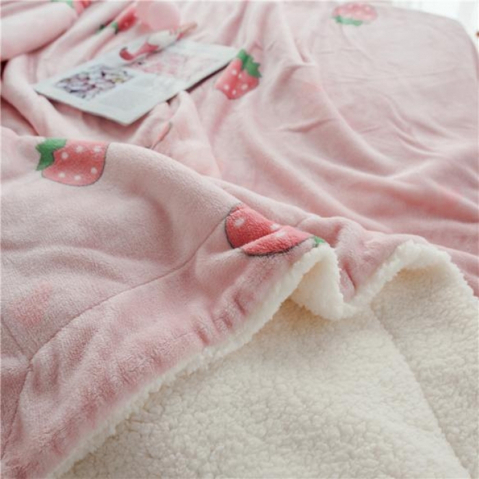 91家纺网 家纺一手货源 找家纺 昔可家纺 2018新品羊羔绒毛毯 爱心草莓
