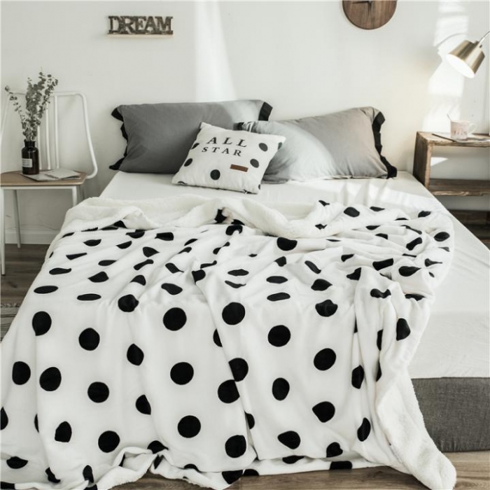 91家纺网 家纺一手货源 找家纺 昔可家纺 2018新品羊羔绒毛毯 白波点