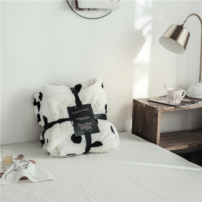 91家纺网 家纺一手货源 找家纺 昔可家纺 2018新品羊羔绒毛毯 白波点