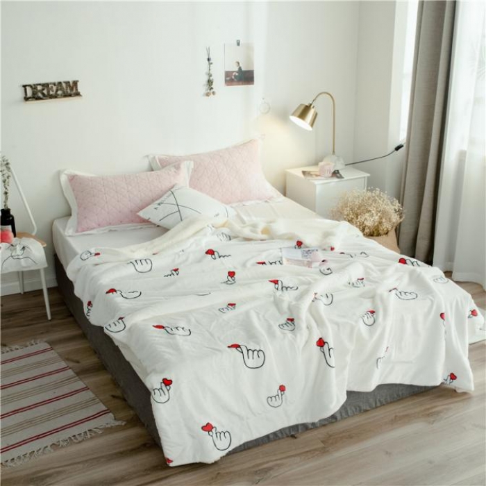 91家纺网 家纺一手货源 找家纺 昔可家纺 2018新品羊羔绒毛毯 比心