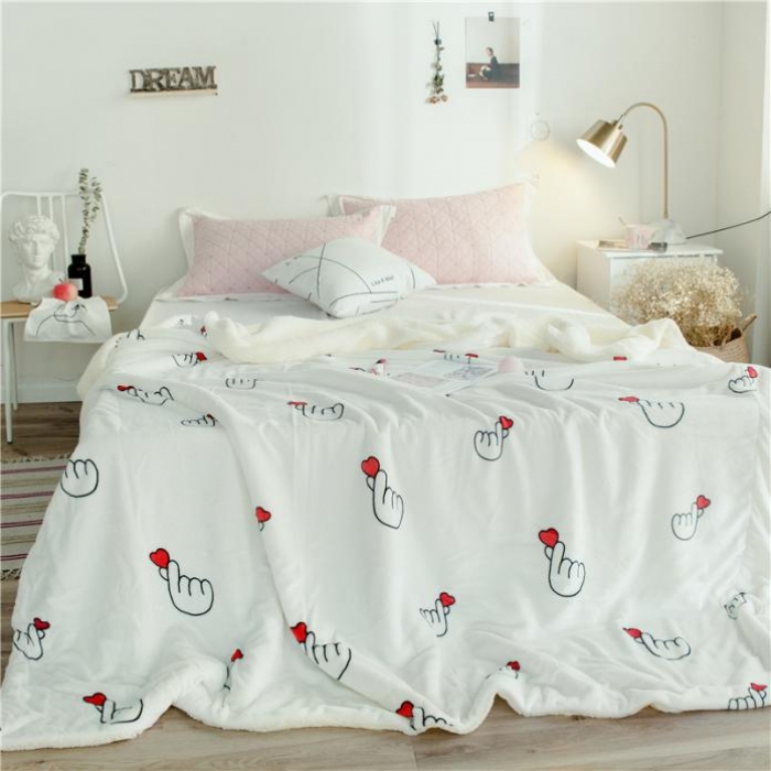 91家纺网 家纺一手货源 找家纺 昔可家纺 2018新品羊羔绒毛毯 比心