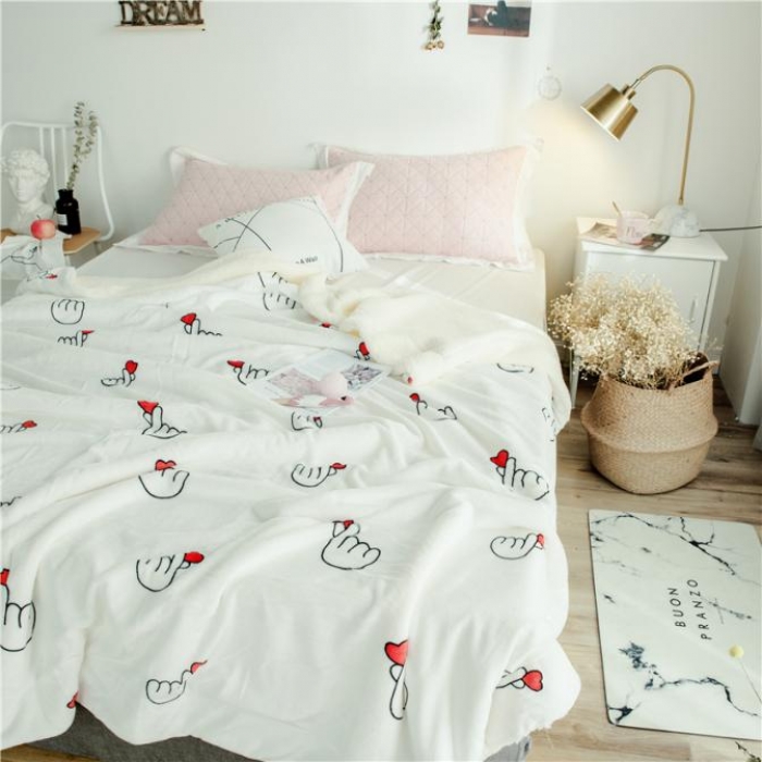 91家纺网 家纺一手货源 找家纺 昔可家纺 2018新品羊羔绒毛毯 比心