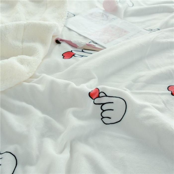 91家纺网 家纺一手货源 找家纺 昔可家纺 2018新品羊羔绒毛毯 比心