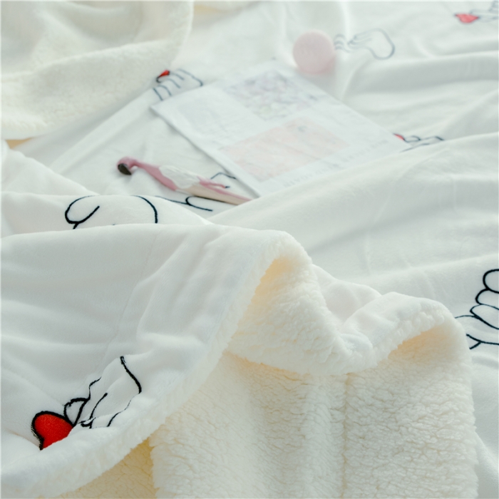 91家纺网 家纺一手货源 找家纺 昔可家纺 2018新品羊羔绒毛毯 比心