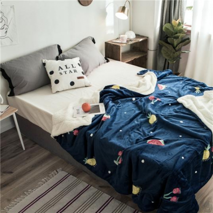 91家纺网 家纺一手货源 找家纺 昔可家纺 2018新品羊羔绒毛毯 菠萝樱桃