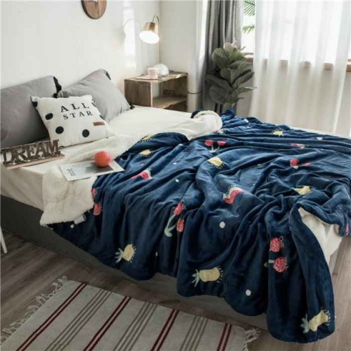 91家纺网 家纺一手货源 找家纺 昔可家纺 2018新品羊羔绒毛毯 菠萝樱桃