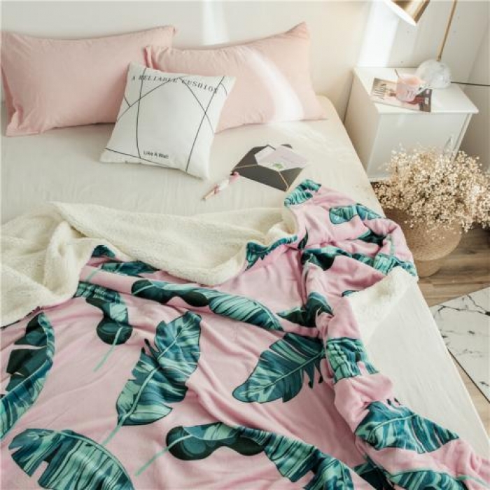 91家纺网 家纺一手货源 找家纺 昔可家纺 2018新品羊羔绒毛毯 粉底绿植