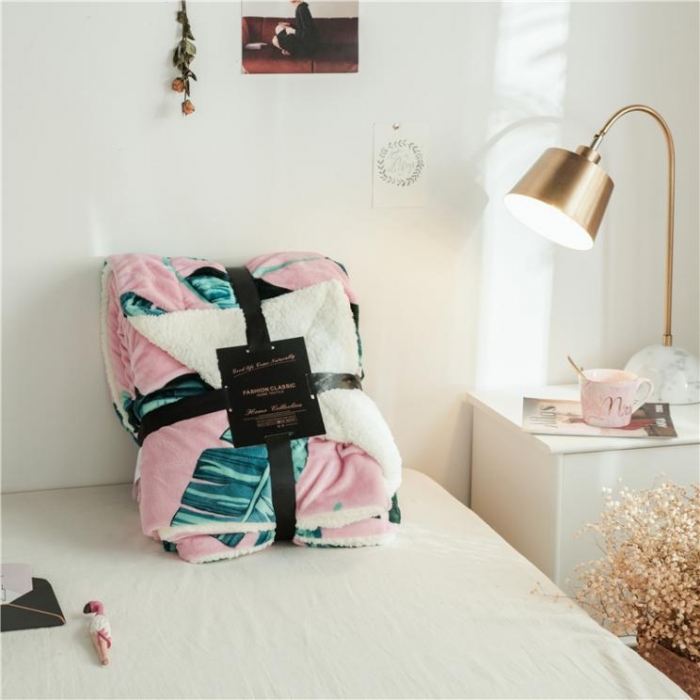 91家纺网 家纺一手货源 找家纺 昔可家纺 2018新品羊羔绒毛毯 粉底绿植