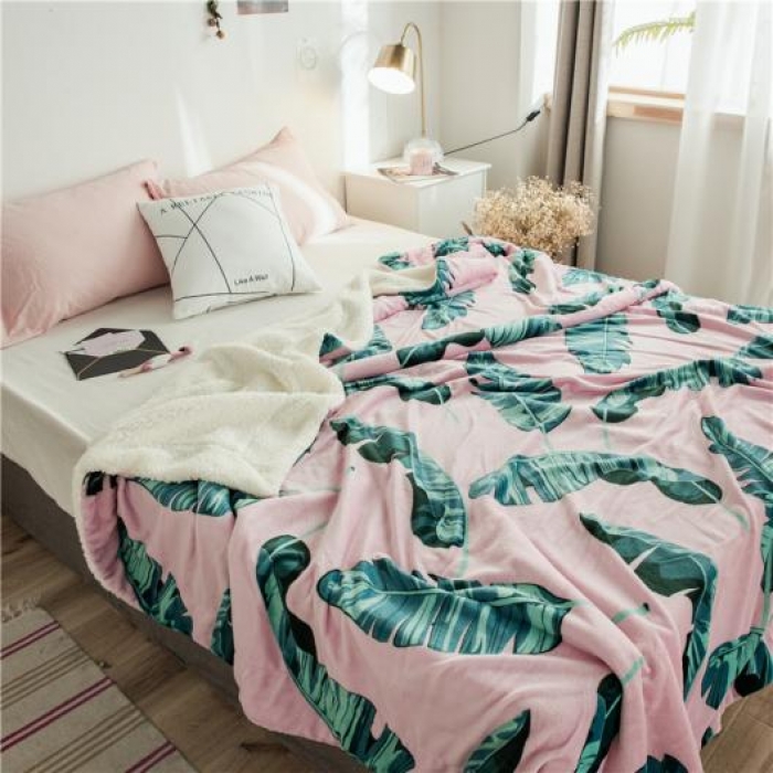 91家纺网 家纺一手货源 找家纺 昔可家纺 2018新品羊羔绒毛毯 粉底绿植