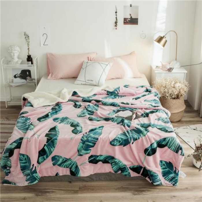 91家纺网 家纺一手货源 找家纺 昔可家纺 2018新品羊羔绒毛毯 粉底绿植