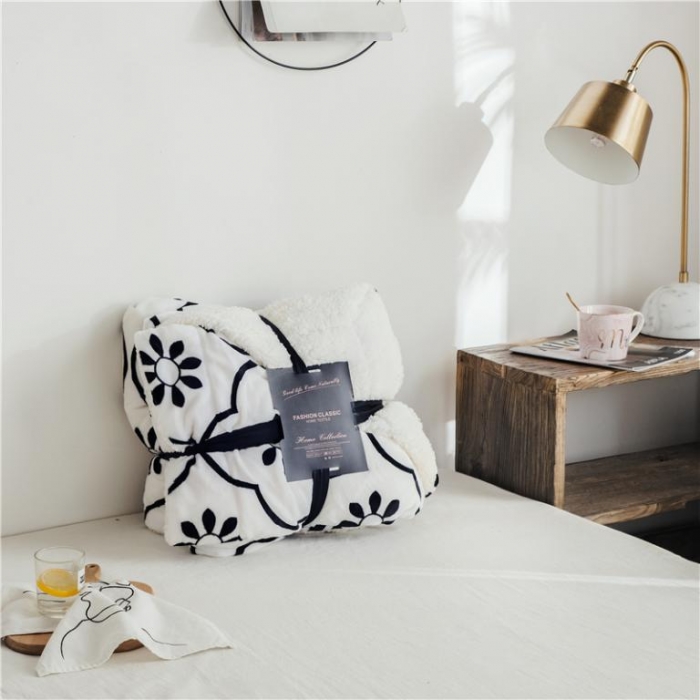 91家纺网 家纺一手货源 找家纺 昔可家纺 2018新品羊羔绒毛毯 花砖