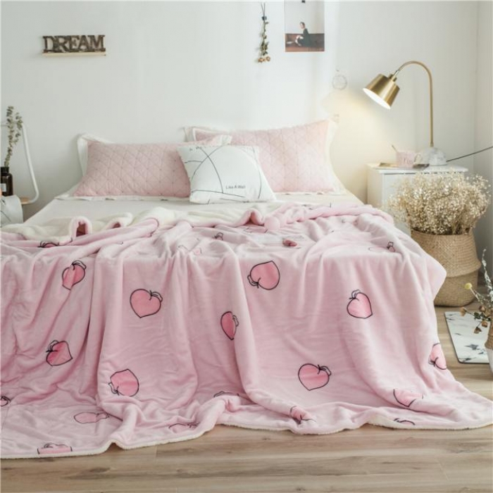 91家纺网 家纺一手货源 找家纺 昔可家纺 2018新品羊羔绒毛毯 蜜桃粉