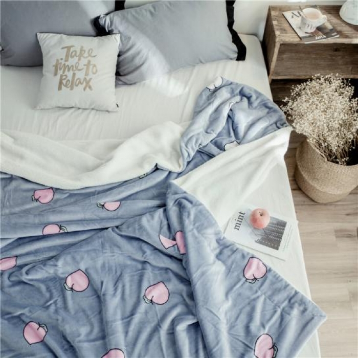 91家纺网 家纺一手货源 找家纺 昔可家纺 2018新品羊羔绒毛毯 蜜桃蓝