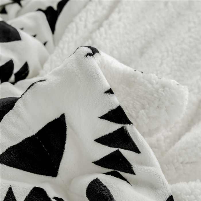 91家纺网 家纺一手货源 找家纺 昔可家纺 2018新品羊羔绒毛毯 鱼骨砖块