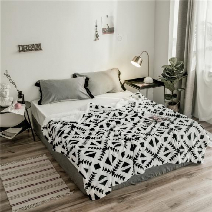 91家纺网 家纺一手货源 找家纺 昔可家纺 2018新品羊羔绒毛毯 鱼骨砖块