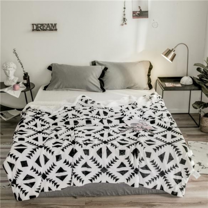 91家纺网 家纺一手货源 找家纺 昔可家纺 2018新品羊羔绒毛毯 鱼骨砖块