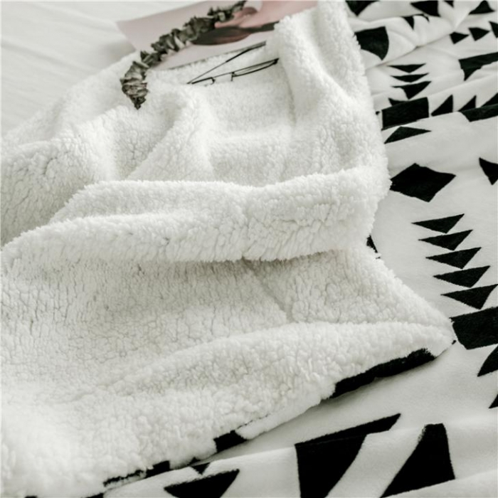 91家纺网 家纺一手货源 找家纺 昔可家纺 2018新品羊羔绒毛毯 鱼骨砖块