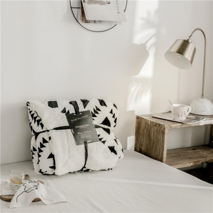 91家纺网 家纺一手货源 找家纺 昔可家纺 2018新品羊羔绒毛毯 鱼骨砖块