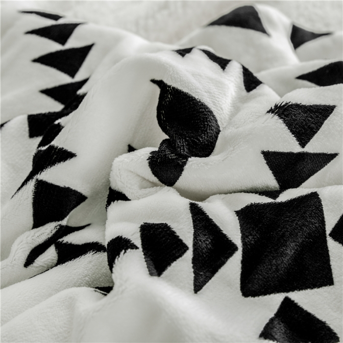 91家纺网 家纺一手货源 找家纺 昔可家纺 2018新品羊羔绒毛毯 鱼骨砖块
