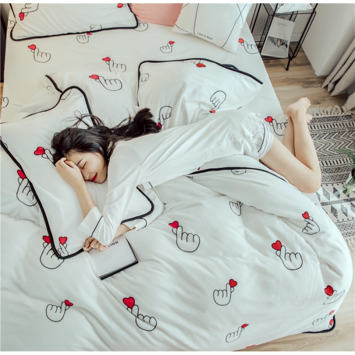 91家纺网 家纺一手货源 找家纺 昔可家纺 2018新款牛奶绒四件套 比心