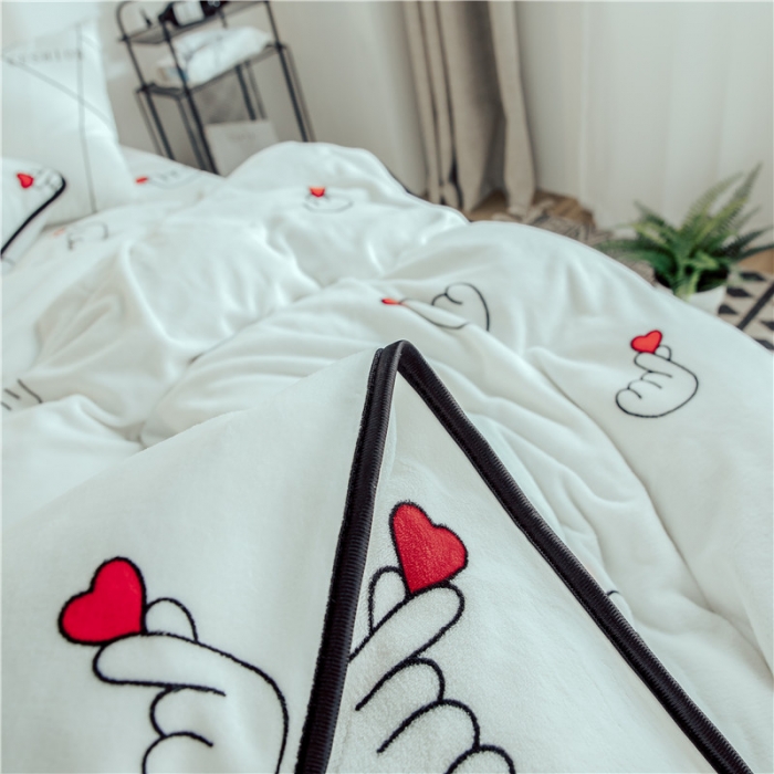 91家纺网 家纺一手货源 找家纺 昔可家纺 2018新款牛奶绒四件套 比心