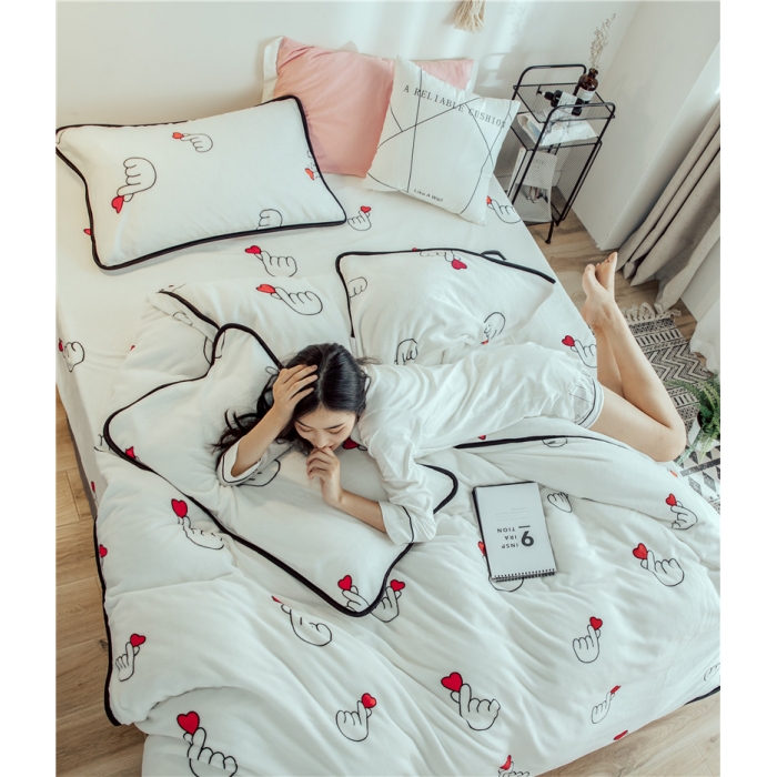 91家纺网 家纺一手货源 找家纺 昔可家纺 2018新款牛奶绒四件套 比心