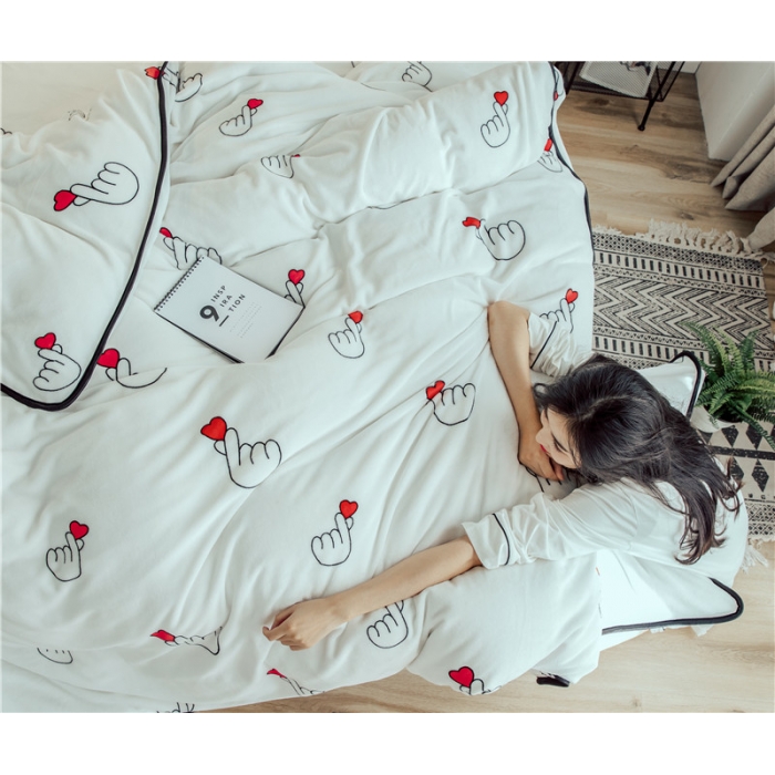 91家纺网 家纺一手货源 找家纺 昔可家纺 2018新款牛奶绒四件套 比心