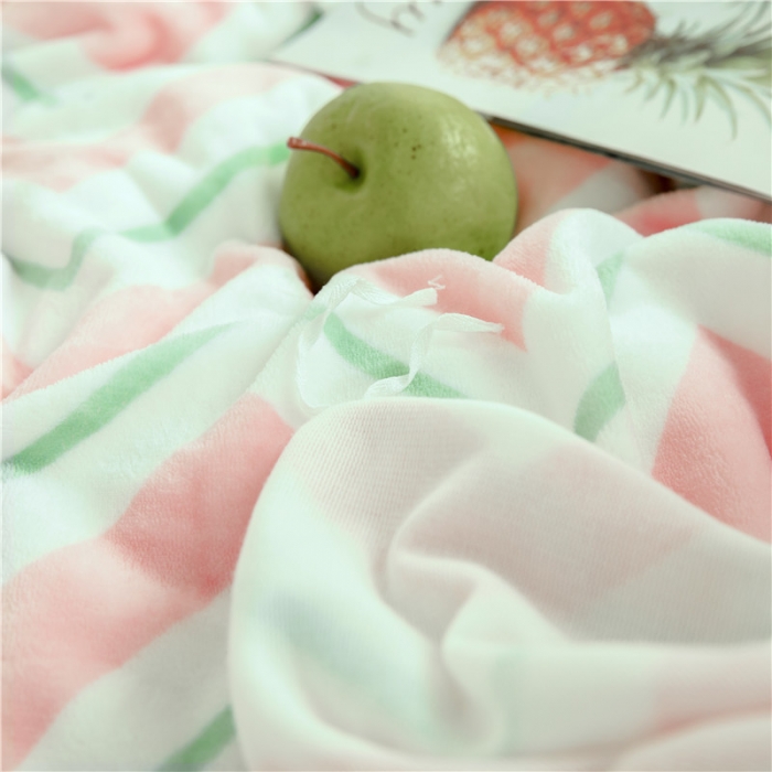 91家纺网 家纺一手货源 找家纺 昔可家纺 2018新款牛奶绒四件套 线条菠萝