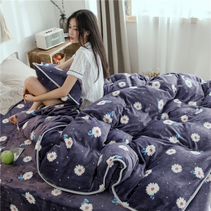 91家纺网 家纺一手货源 找家纺 昔可家纺 2018新款牛奶绒四件套 小菊花