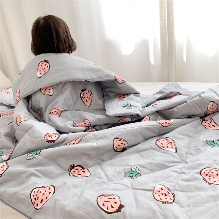 91家纺网 家纺一手货源 找家纺 昔可 2019新款纯棉夏被 小草莓灰