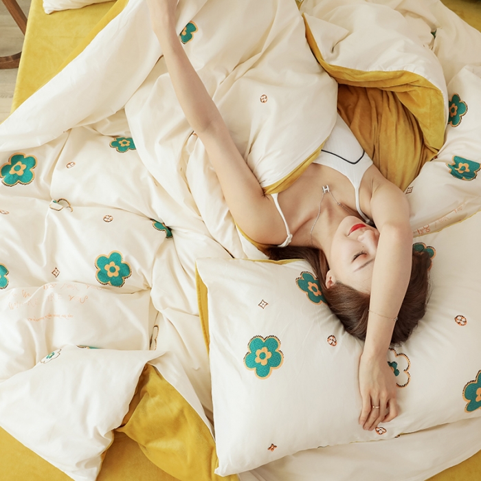 91家纺网 家纺一手货源 找家纺 昔可 2019新款13372棉加绒花卉系列四件套 白花