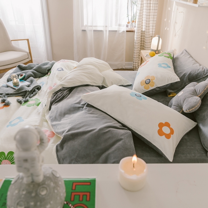 91家纺网 家纺一手货源 找家纺 2019新款13372棉加绒花卉系列四件套 多彩花