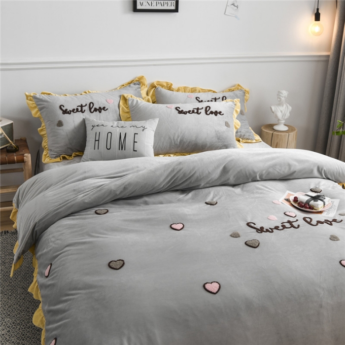 91家纺网 家纺一手货源 找家纺 （总）昔可 2019新款COCO宝宝绒毛巾绣四件套模特图