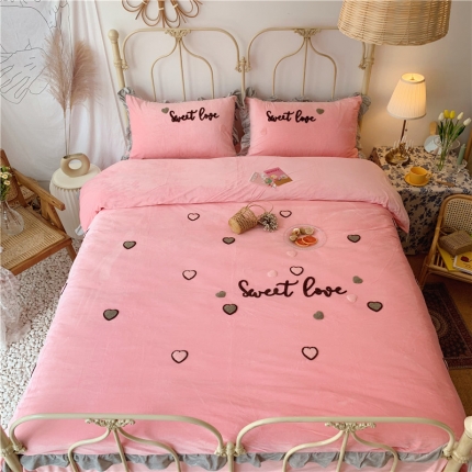 91家纺网 家纺一手货源 找家纺 昔可 2019新款COCO宝宝绒毛巾绣四件套实拍图 粉玉