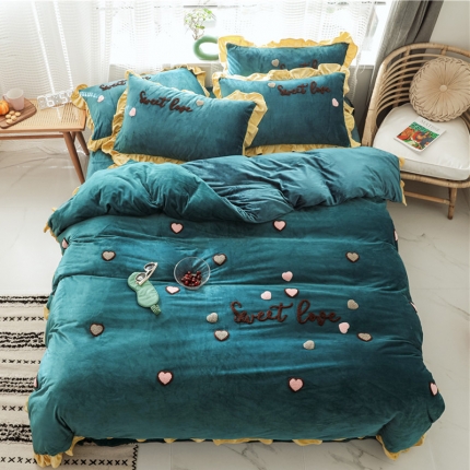 昔可2019新款宝宝绒毛巾绣四件套模特图 甜心coco深墨绿