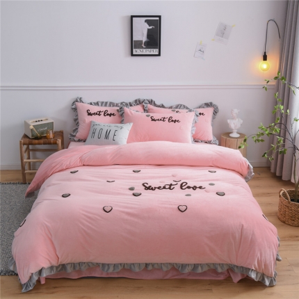 昔可 2019新款宝宝绒毛巾绣四件套模特图 甜心coco玉色