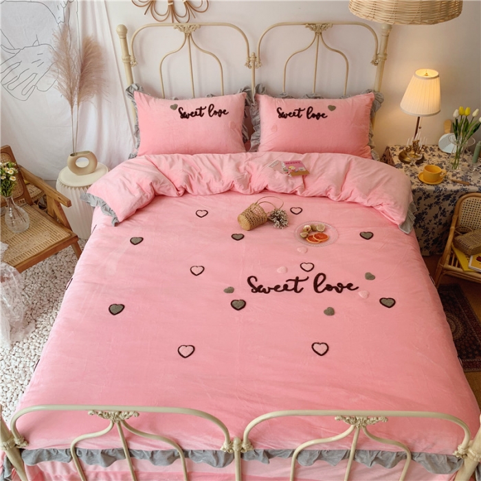 91家纺网 家纺一手货源 找家纺 昔可 2019新款COCO宝宝绒毛巾绣四件套实拍图 粉玉