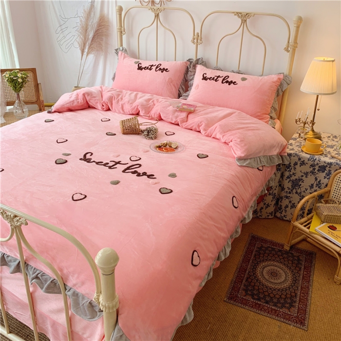 91家纺网 家纺一手货源 找家纺 昔可 2019新款COCO宝宝绒毛巾绣四件套实拍图 粉玉